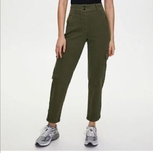 Aritzia modern cargo pants size 6.